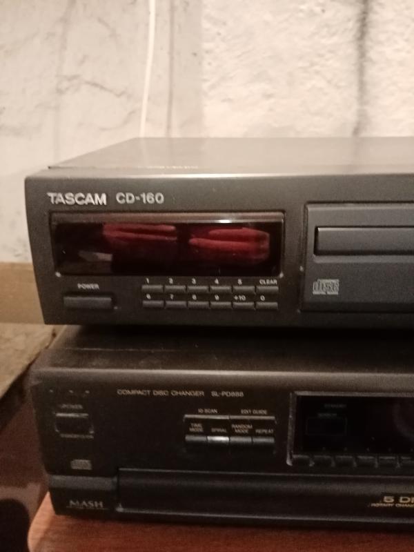Продам TASCAM CD-160  и Technics SL-PD888, микшерный пульт в отличном состоянии. - Новотроицк