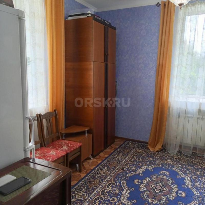 Продам, 3 комнатная кв плюс кухня/столовая 26 м/кв.сталинка, высокие потолки, ж/б перекрытия, отличн - Орск