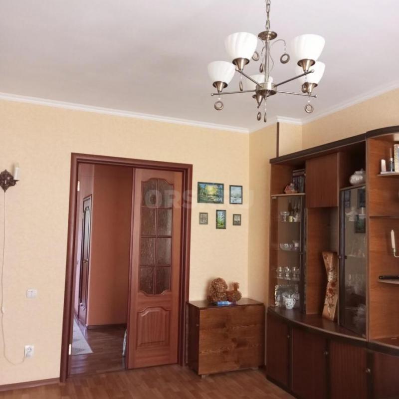 Продам, 3 комнатная кв плюс кухня/столовая 26 м/кв.сталинка, высокие потолки, ж/б перекрытия, отличн - Орск
