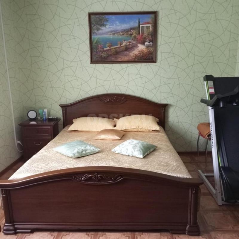 Продам, 3 комнатная кв плюс кухня/столовая 26 м/кв.сталинка, высокие потолки, ж/б перекрытия, отличн - Орск