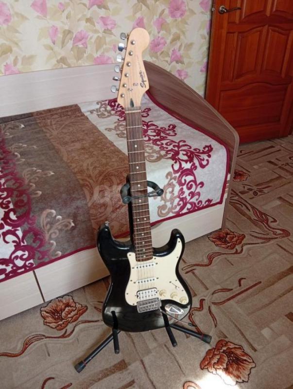 ПРОДАМ :
Электро гитара Bullet Squier Strat, 6 струн, цвет бежевый. - Новотроицк