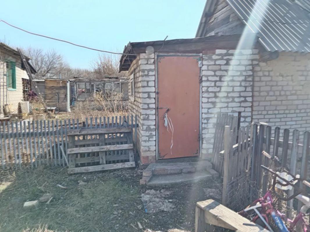 Продам дом (дом на двух хозяев), баня, сарай, большой участок в доме погреб, отопление электр.(380в) - Гай