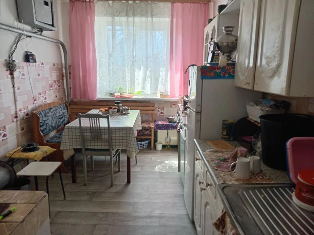 Продам дом (дом на двух хозяев), баня, сарай, большой участок в доме погреб, отопление электр.(380в) - Орск