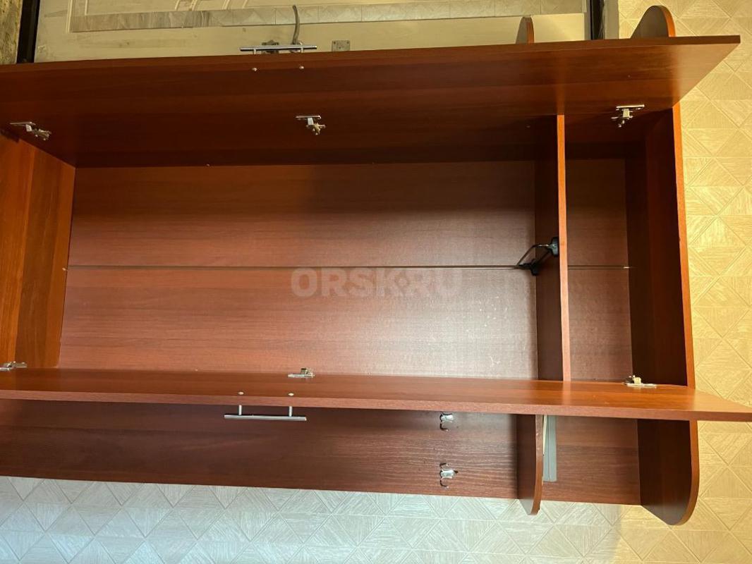 Продам шкаф в коридор,  цена 4000 руб., Размеры: высота 2,05 м., ширина 1,3 м., глубина 0,35 м. - Орск