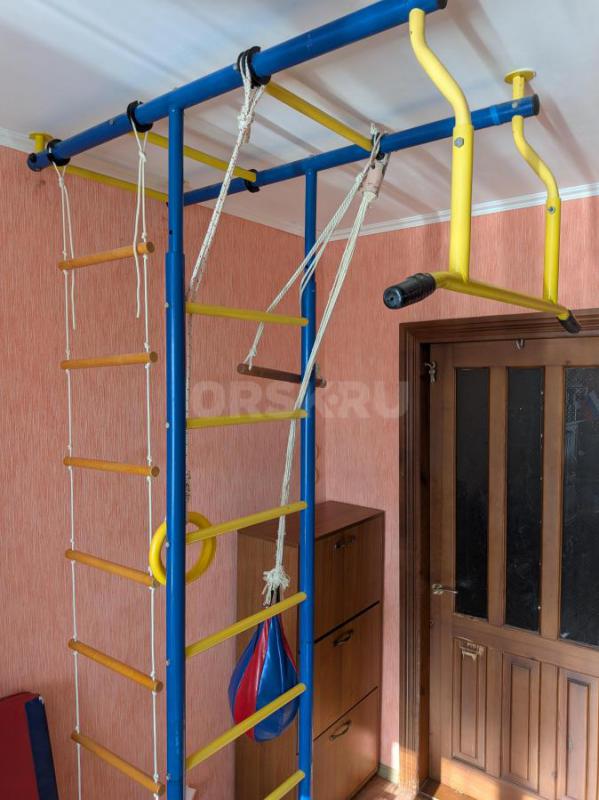 Продам детский спортивный уголок вместе с гимнастическим матом (50*100*7 см) и боксерской грушей, ко - Орск