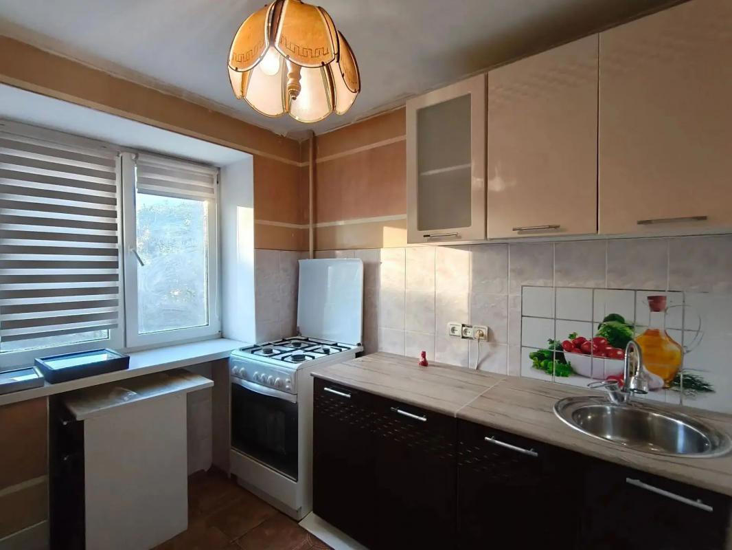 ПРОДАËТСЯ 3 - Х КОМНАТНАЯ КВАРТИРА, НА 3 - ЕМ ЭТАЖЕ, КИРПИЧНОГО ДОМА, В ЦЕНТРЕ ГОРОДА
Адрес: г. - Новотроицк