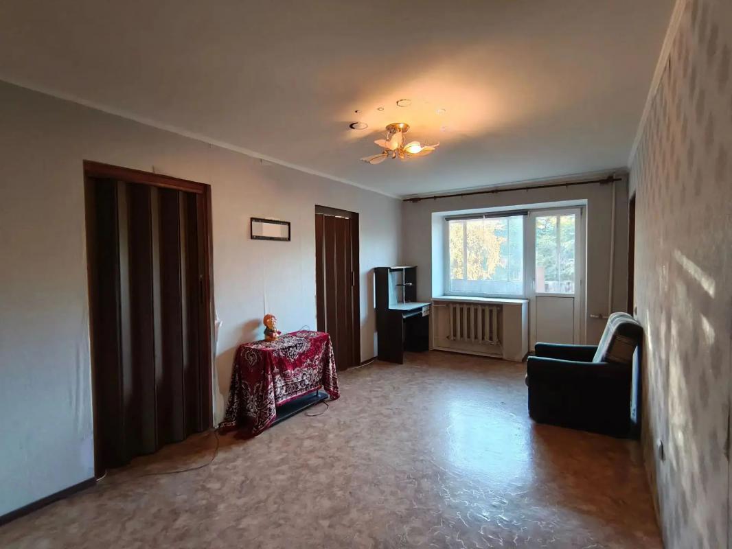 ПРОДАËТСЯ 3 - Х КОМНАТНАЯ КВАРТИРА, НА 3 - ЕМ ЭТАЖЕ, КИРПИЧНОГО ДОМА, В ЦЕНТРЕ ГОРОДА
Адрес: г. - Новотроицк