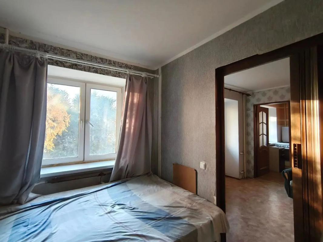 ПРОДАËТСЯ 3 - Х КОМНАТНАЯ КВАРТИРА, НА 3 - ЕМ ЭТАЖЕ, КИРПИЧНОГО ДОМА, В ЦЕНТРЕ ГОРОДА
Адрес: г. - Новотроицк