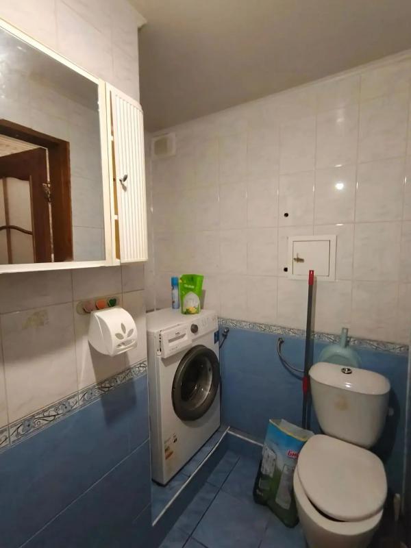 ПРОДАËТСЯ 3 - Х КОМНАТНАЯ КВАРТИРА, НА 3 - ЕМ ЭТАЖЕ, КИРПИЧНОГО ДОМА, В ЦЕНТРЕ ГОРОДА
Адрес: г. - Новотроицк