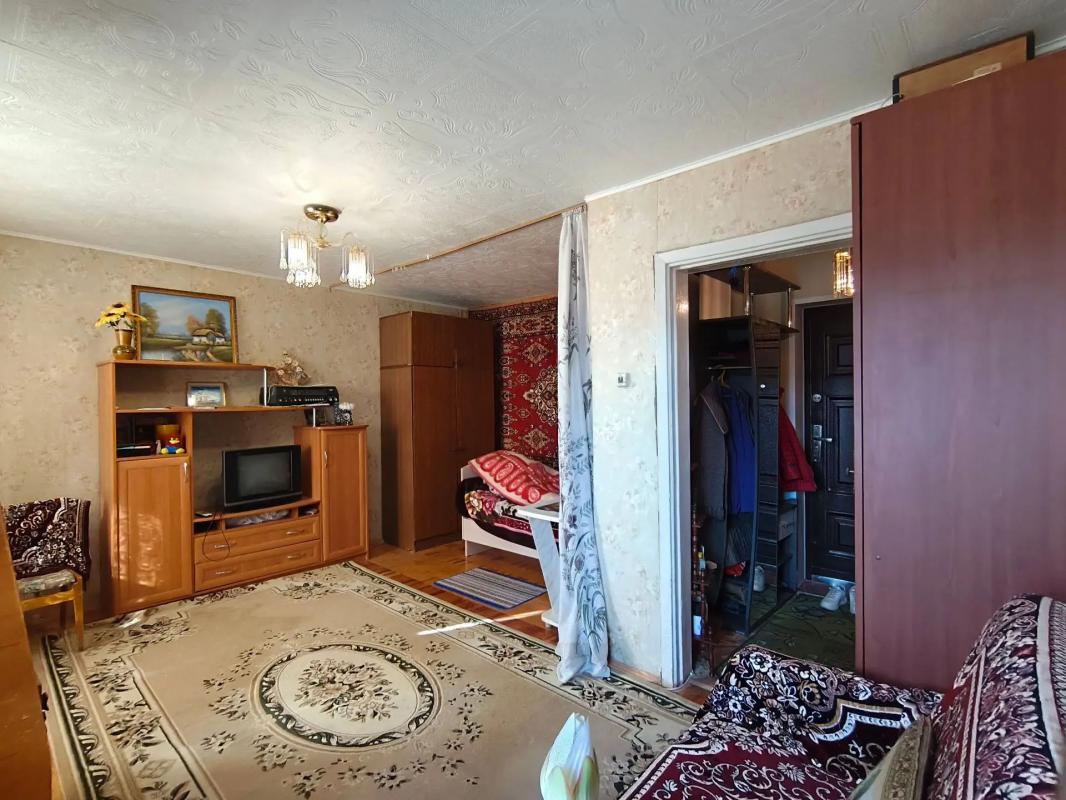 ПРОДАËТСЯ 1 - КОМНАТНАЯ КВАРТИРА НА 3 - ЕМ ЭТАЖЕ В КИРПИЧНОМ 9 - ТИ ЭТАЖНОМ ДОМЕ, В ЦЕНТРЕ УРАЛЬСКОЙ - Новотроицк