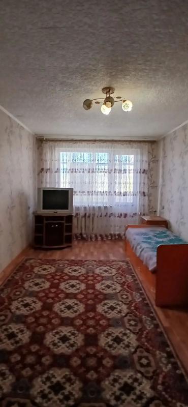 Предлагаем Вашему вниманию  просторную 3-комнатную квартиру с раздельными ходами панельном доме. - Новотроицк
