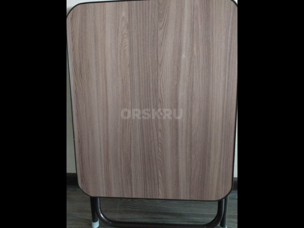 Продам компактный раскладной столик длинна 55 сантиметров ширина 45 сантиметров высота 48 сантиметро - Новотроицк
