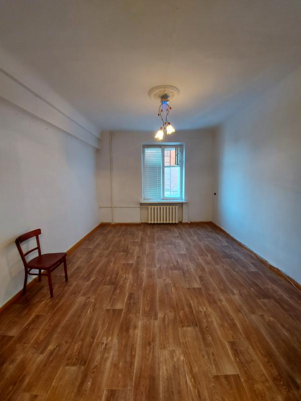 Продается большая однокомнатная квартира по адресу пер. 8 марта 6, на четвертом  этаже пятиэтажного - Новотроицк
