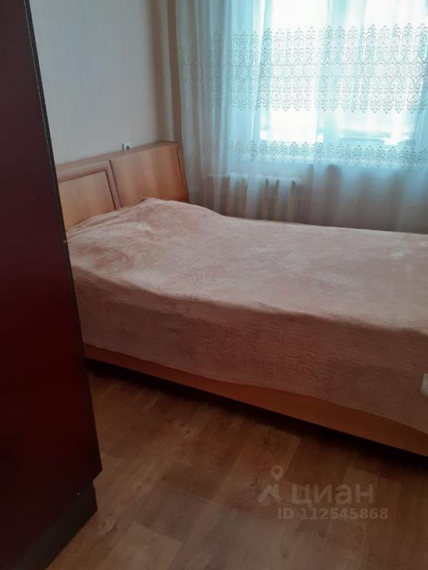 объявление о продаже дома. объявления рядом с домом. капустино. дача в подмосковье. маленький кирпичный домик.