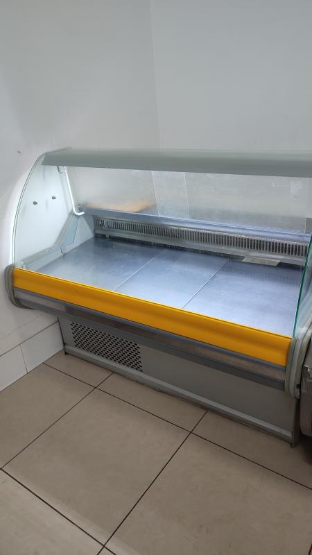 Продам холодильную витрину в хорошем состоянии - Новотроицк