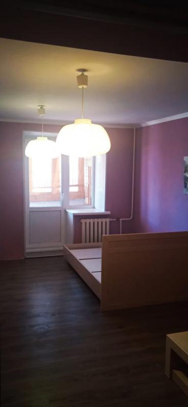 Продается 5-комнатная квартира в кирпичном доме в центре города возле администрации. - Новотроицк