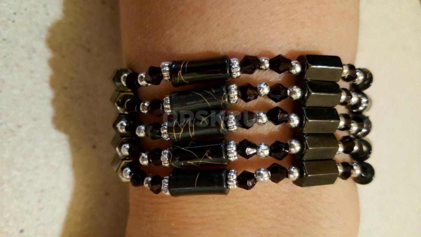 Продам браслет, бусы, 88см, сделаны из магнитита, за счет этого можно сложить браслет на руку или на - Новотроицк