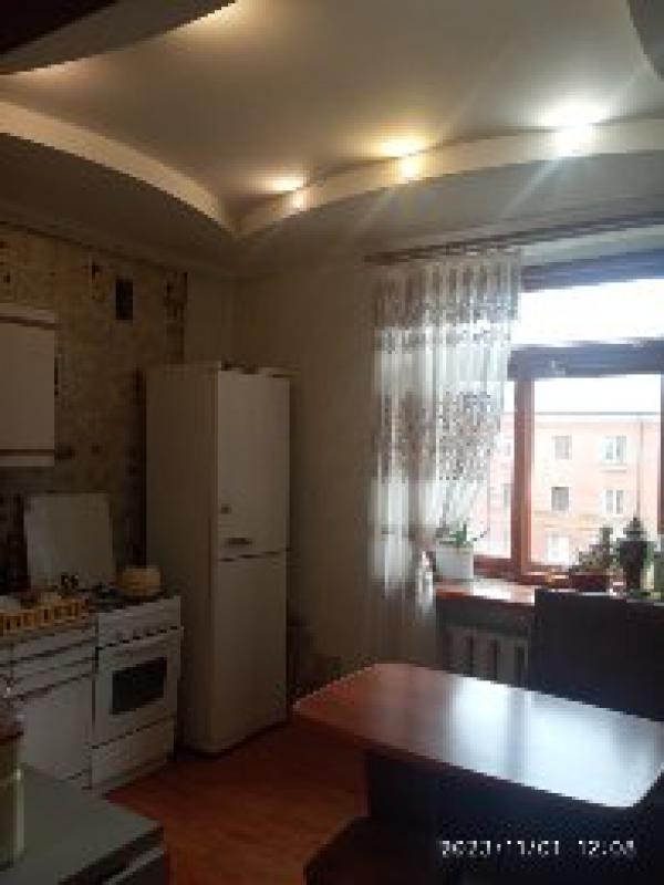 Продам 3-х комнатную квартиру старого типа (сталинка), высокие потолки большой метраж, ванная и туал - Новотроицк