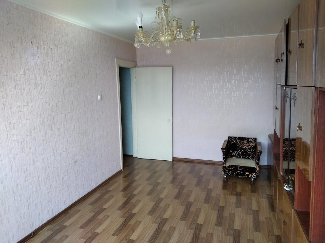 Продам двухкомнатную квартиру в самом лучшем районе города, Уральская 7 ,пятый этаж, квартира с разд - Новотроицк