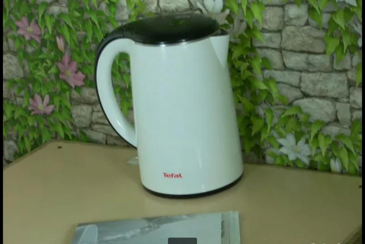 Продам электрический чайник в прекрасном состоянии пользовался им крайне редко - Новотроицк