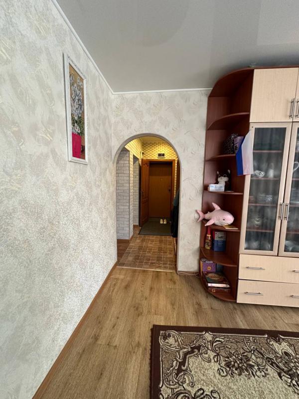 Продам 4-х комнатную квартиру
В отличном районе города Новотроицка 
Квартира находится на 1 этаже - Новотроицк