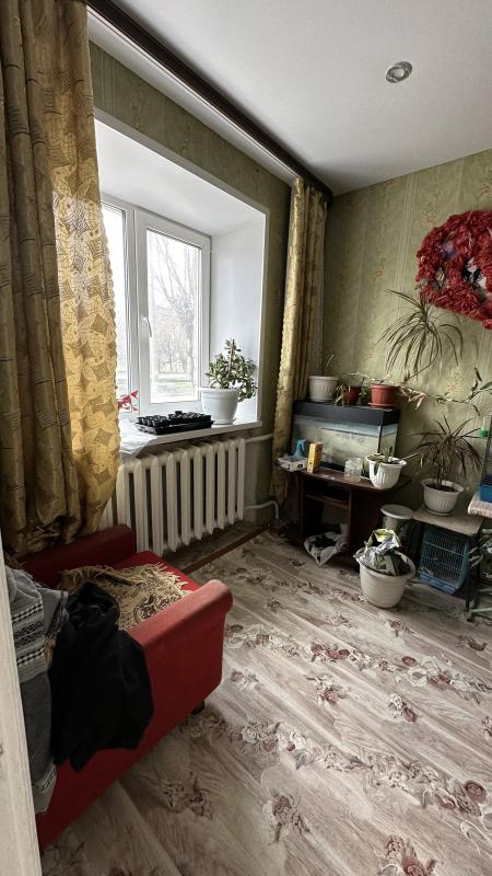 Продам квартиру в хорошем состоянии везде натяжные потолки и пластиковые окна, окна выходят на белый - Новотроицк