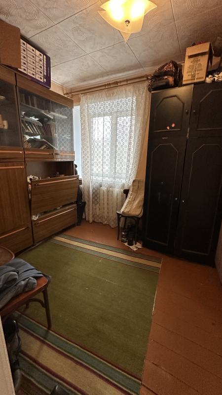Продам квартиру в хорошем состоянии везде натяжные потолки и пластиковые окна, окна выходят на белый - Новотроицк