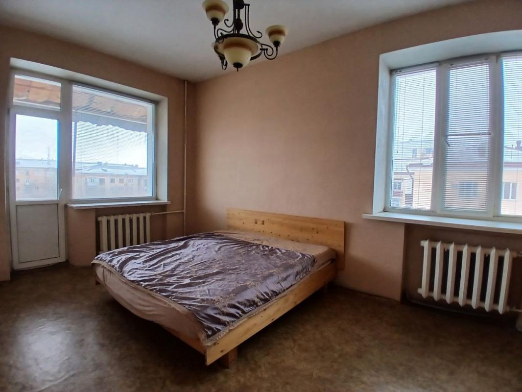 В продаже двухкомнатная квартира старого типа по адресу ул. - Новотроицк