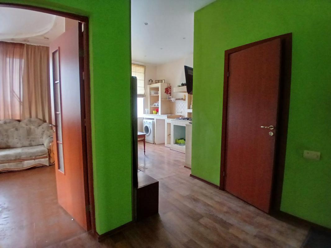 В продаже двухкомнатная квартира старого типа по адресу ул. - Новотроицк