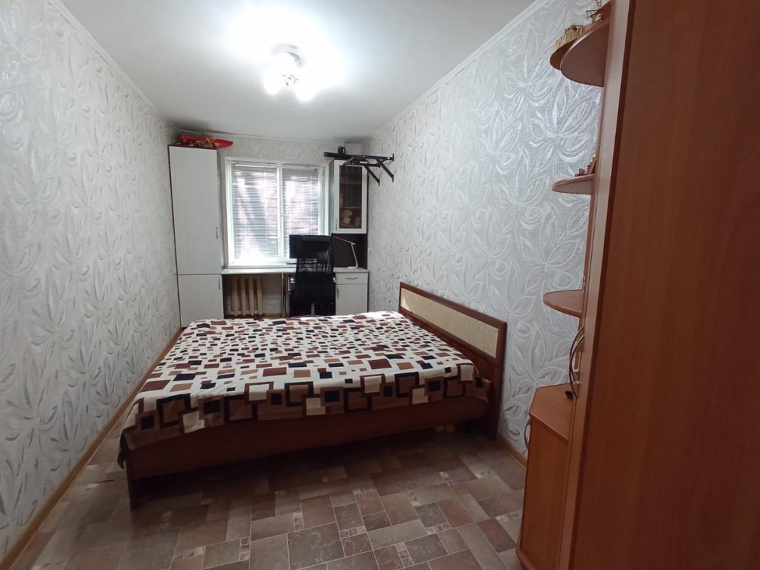 Продается уютная 2х комнатная квартира, расположена в спальном западном районе, не угловая, очень те - Новотроицк