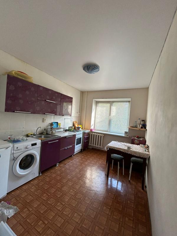 Продается 3-х комнатная квартира на среднем этаже, в монолитном доме
- г. - Новотроицк