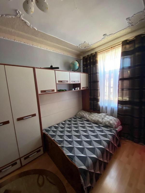 Продается большая, светлая, уютная 4-х комнатная квартира старого типа и гараж с отделкой двухкомнат - Новотроицк