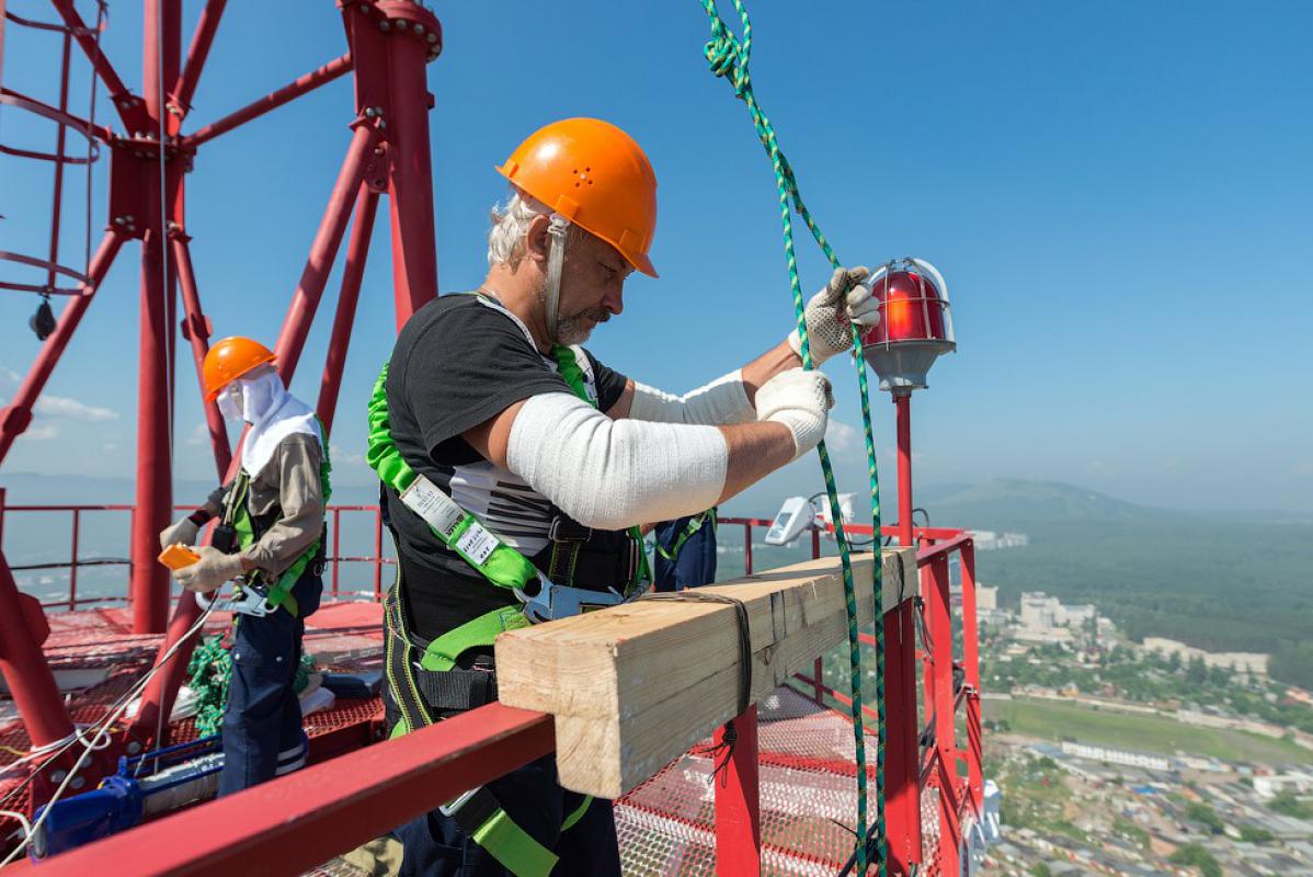 На вахту в Амурский ГПЗ, требуются: 
- Монтажники тт, зп 180.000 – 210.000 рублей в месяц
- Подсобны - Новотроицк