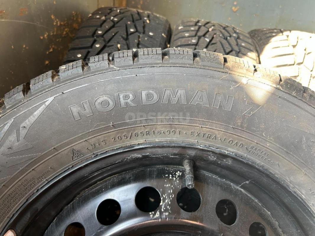 продам новые зимние шины 205/65 R16, диски 5*114,3 ЦО 67,1. - Орск