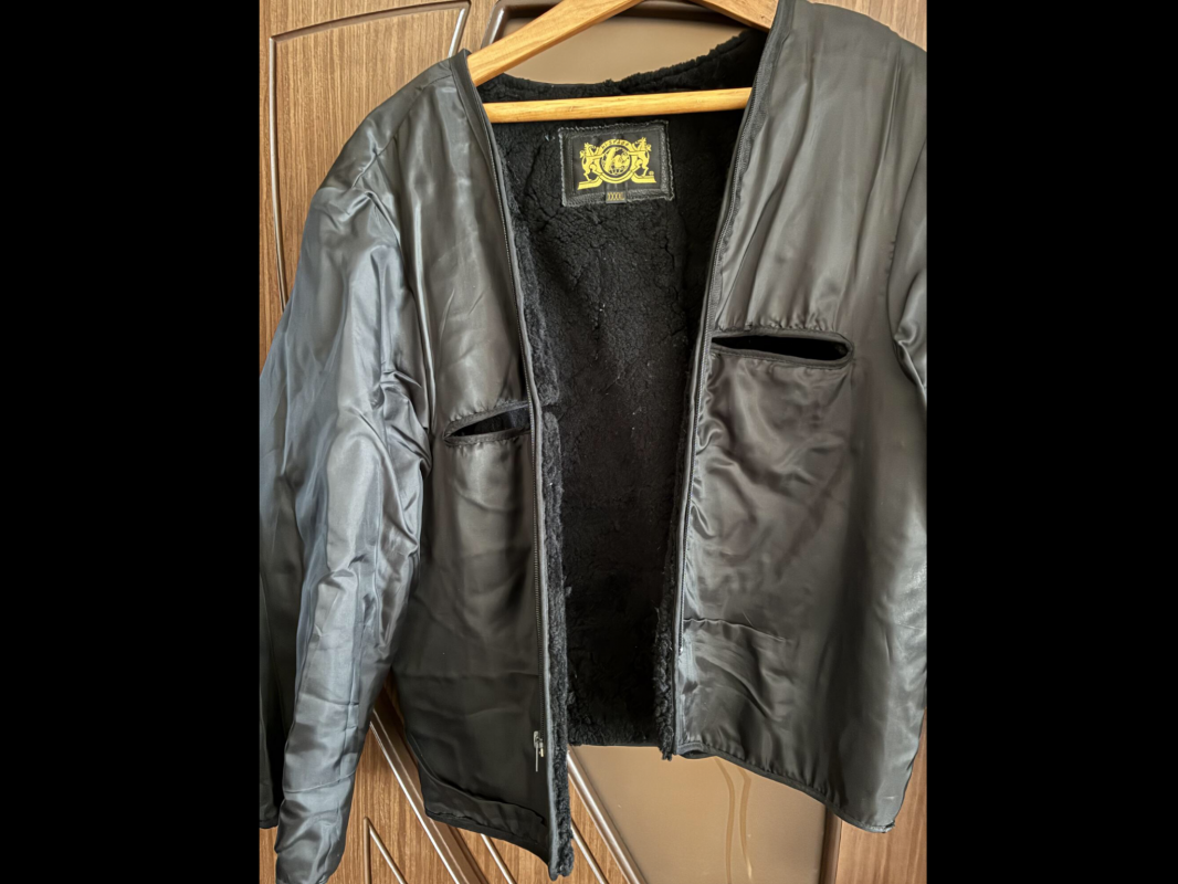 2 Кожаные куртки ! ! ! 1) Стильную с капюшоном на меху кожаную мужскую  зимнюю куртку, размер надо м - Новотроицк