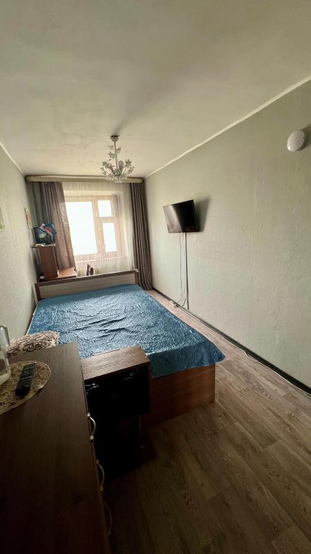Продается квартира 3комнаты,4 этаж,косметический ремонт,балкон застеклен,счетчики на воду. - Новотроицк