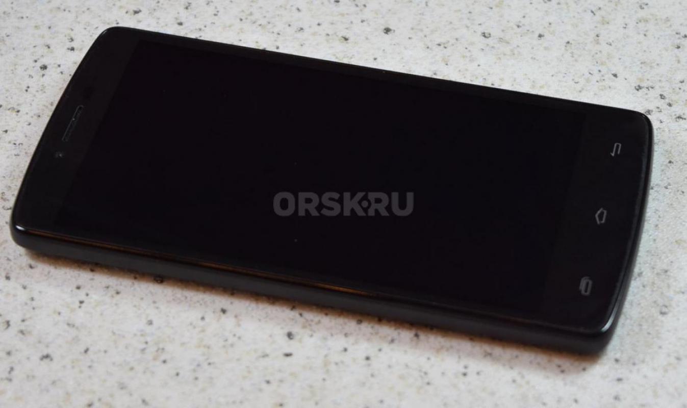 Продам 5.5&quot; Смартфон Prestigio MultiPhone 5550 Duo 8 ГБ 
4x1.3 ГГц, 1 ГБ, 2 SIM, IPS, 1280 - Орск