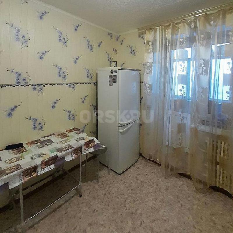 Продам просторную однокомнатную квартиру на пятом этаже, пятиэтажного кирпичного дома (МЖК) по адрес - Орск
