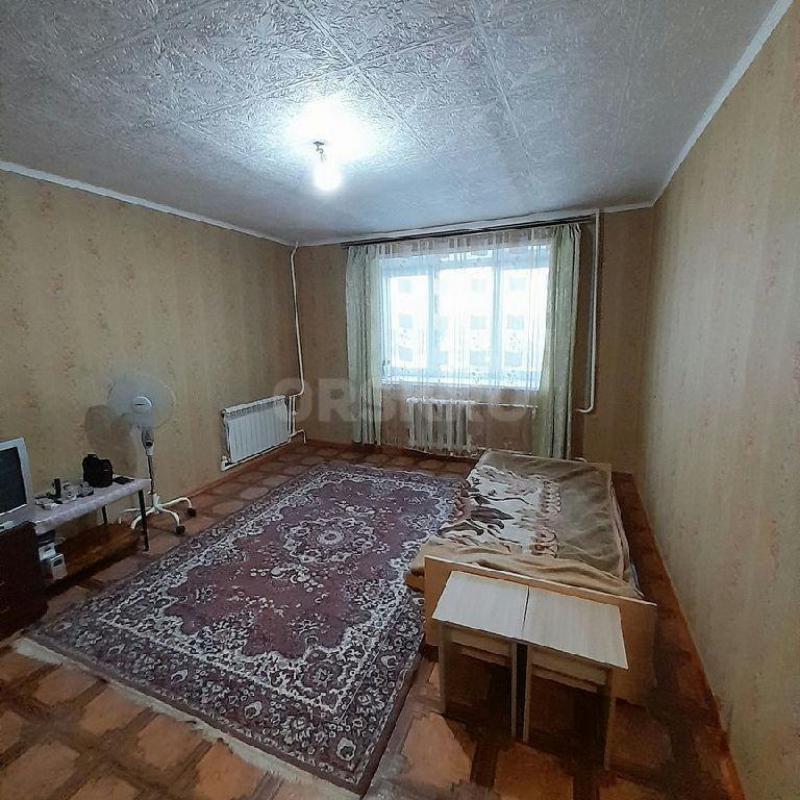 Продам просторную однокомнатную квартиру на пятом этаже, пятиэтажного кирпичного дома (МЖК) по адрес - Орск