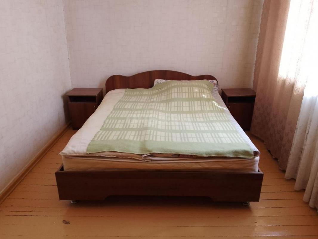 Продам холодильник, кровать двуспальную, шкаф для одежды, прихожую, стенку, две тумбы и два кресла. - Орск
