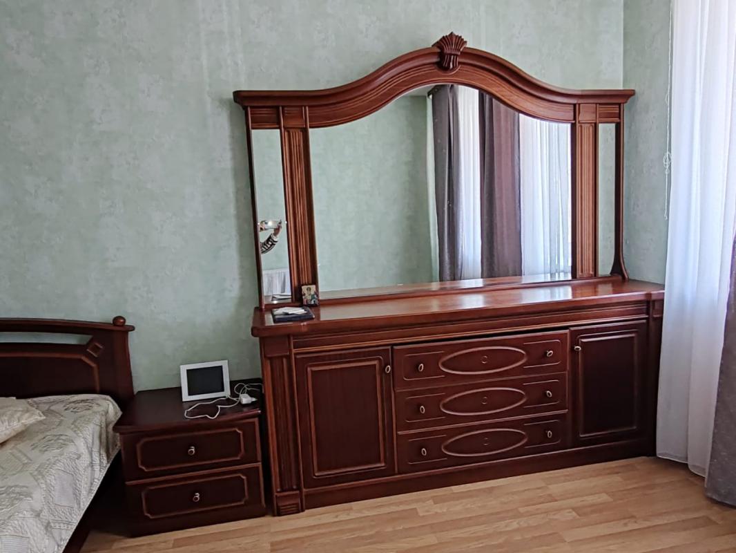 Продается комод фабрики "Нижегородец", натуральный шпон, б/у, в отличном состоянии. - Новотроицк