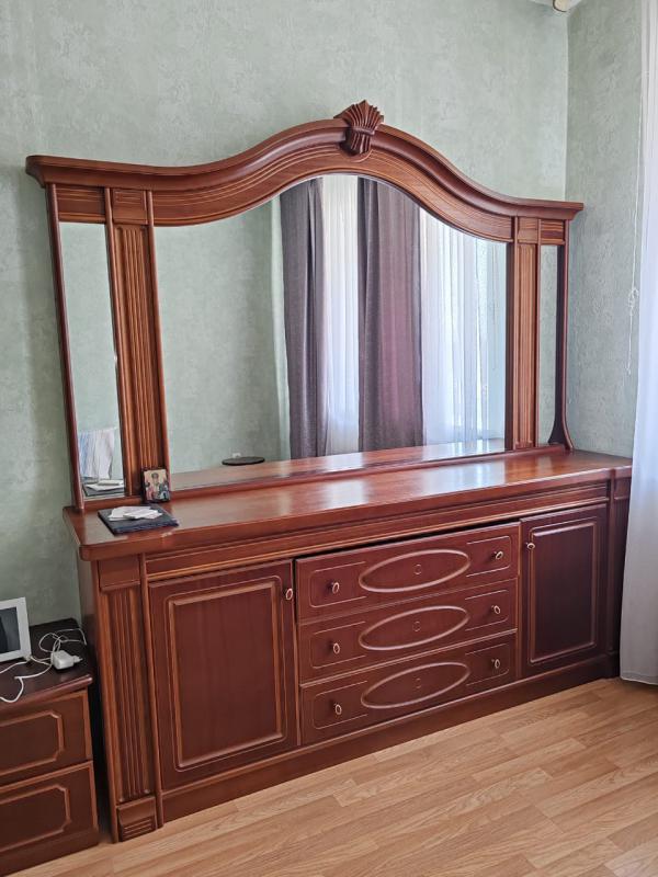 Продается комод фабрики "Нижегородец", натуральный шпон, б/у, в отличном состоянии. - Новотроицк