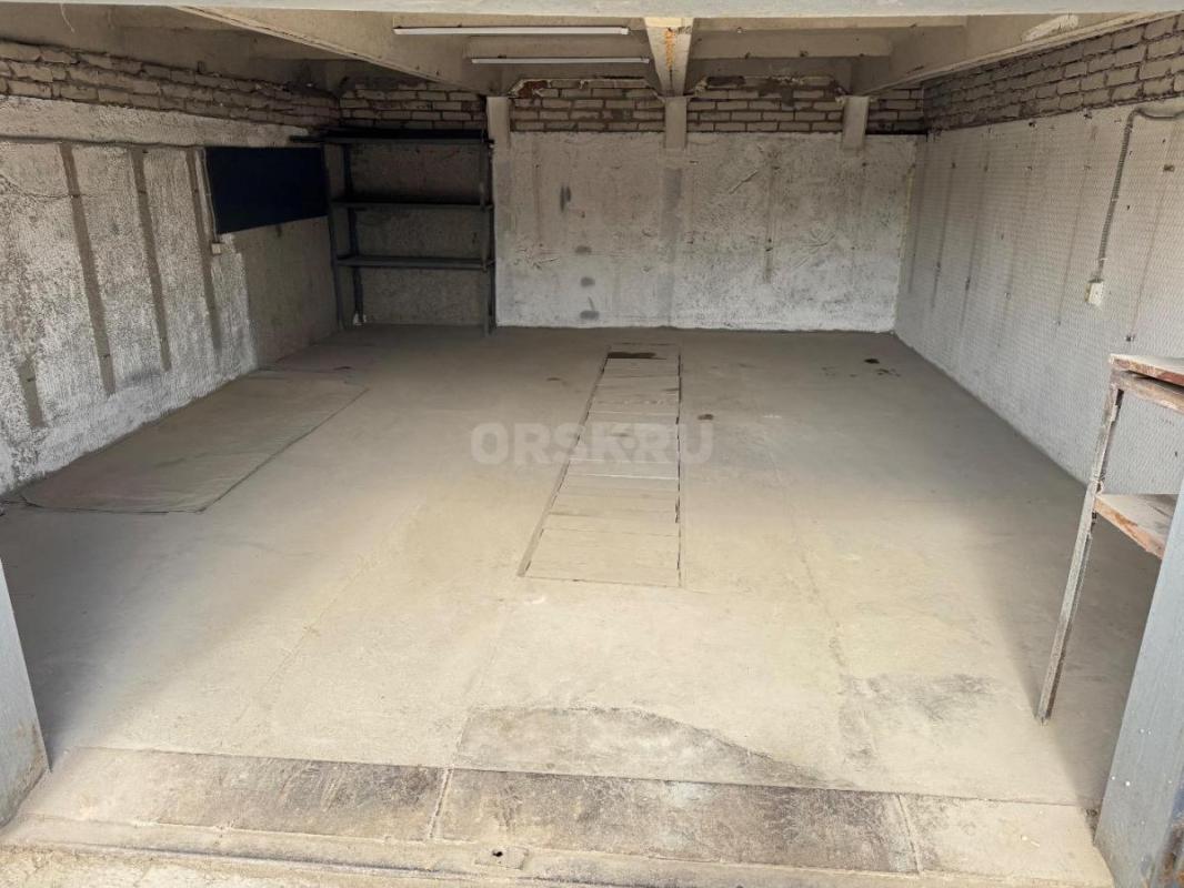 Продам капитальный гараж 5м х 6м  30кв. - Орск