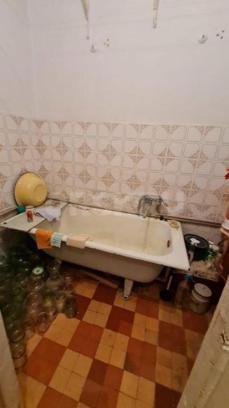Продается просторная 2-х комнатная квартира старого типа в центре города по адресу пр-кт Мира/Ленина - Орск