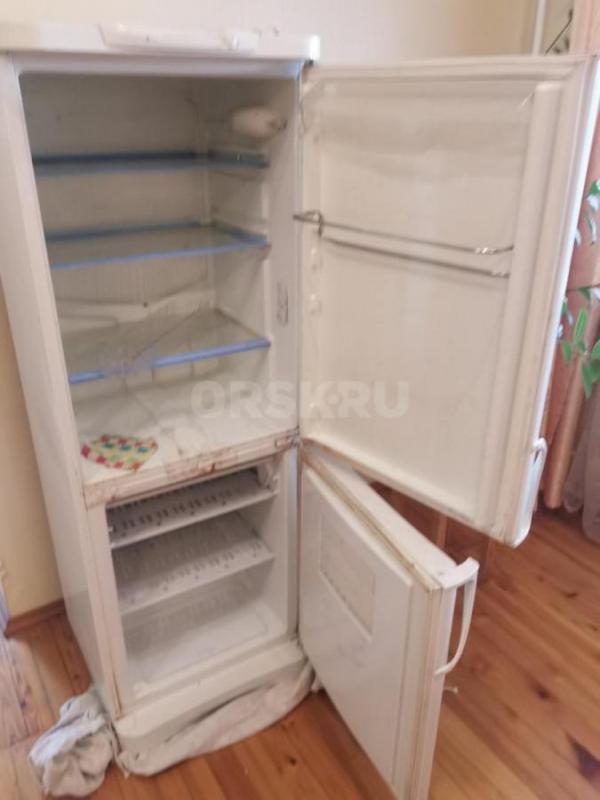 продам холодильник Индесит, не работает, на запчасти, ул. - Орск