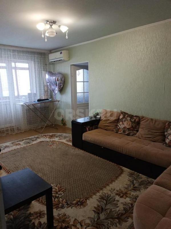 Продается очень теплая, светлая трехкомнатная квартира, площадью 56.9 кв. - Орск