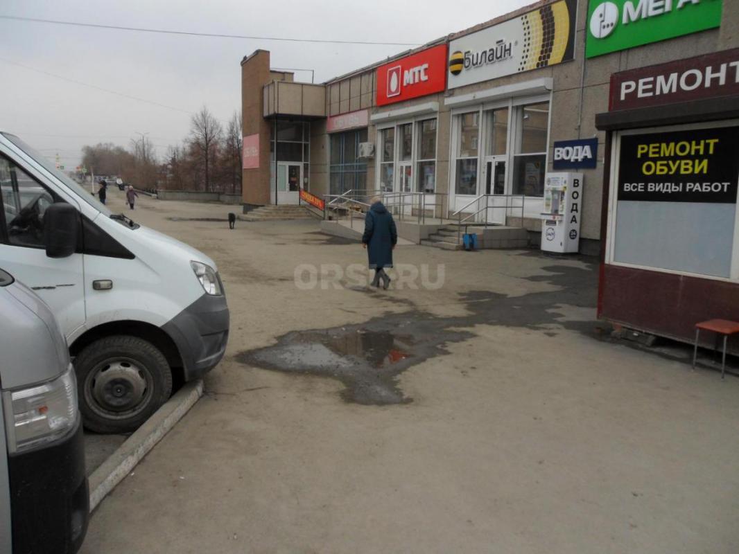 Сдаются в аренду площади в центре города в районе рынка Авангард под торговлю. услуги офис и тд. - Орск