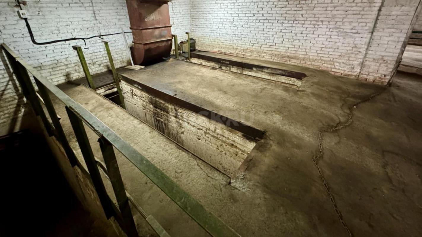 Продам гараж 6х3 м, в трехэтажном кооперативе на первом этаже, есть погреб. - Орск