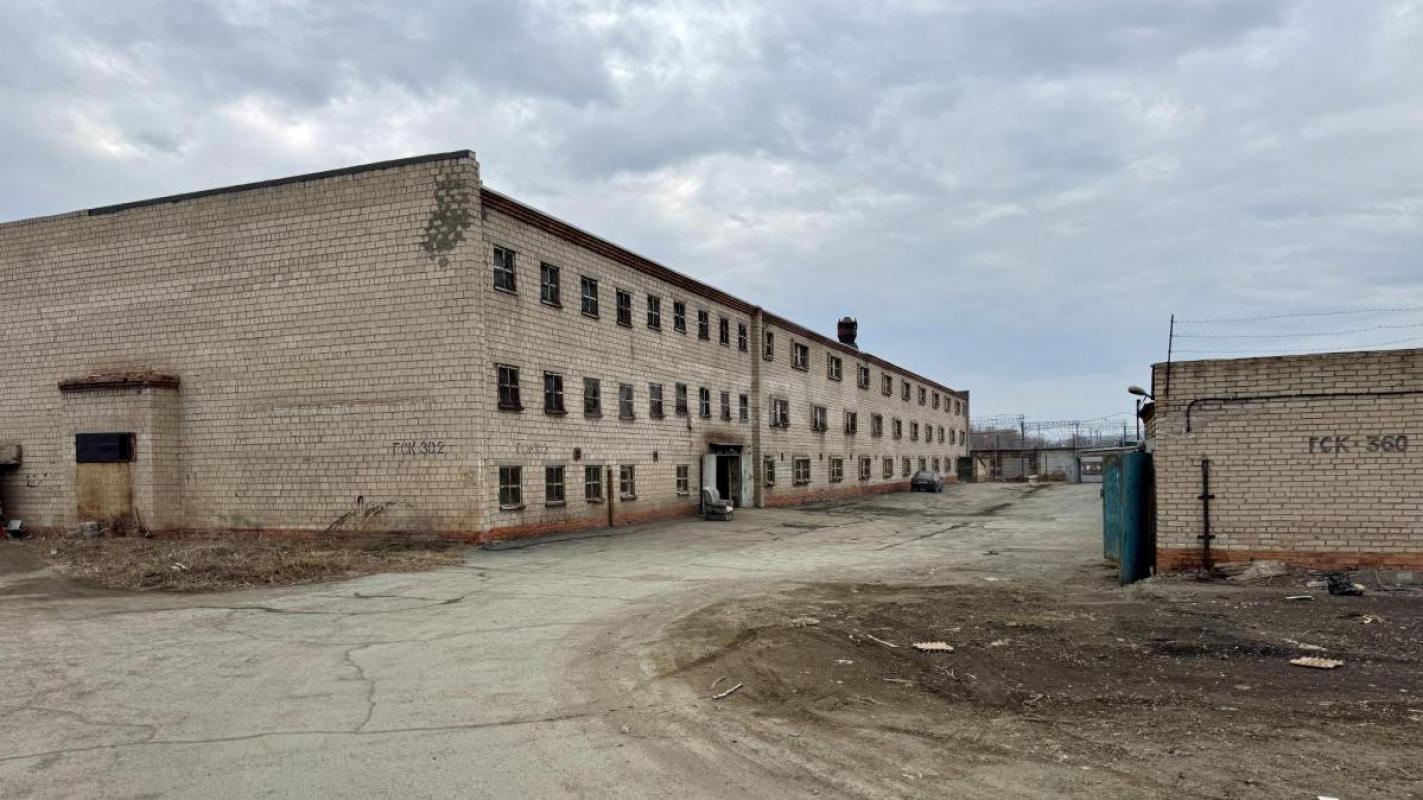 Продам гараж 6х3 м, в трехэтажном кооперативе на первом этаже, есть погреб. - Орск