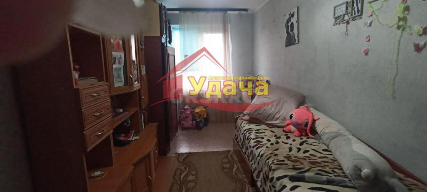 Продается двухкомнатная квартира, на третьем этаже. - Орск
